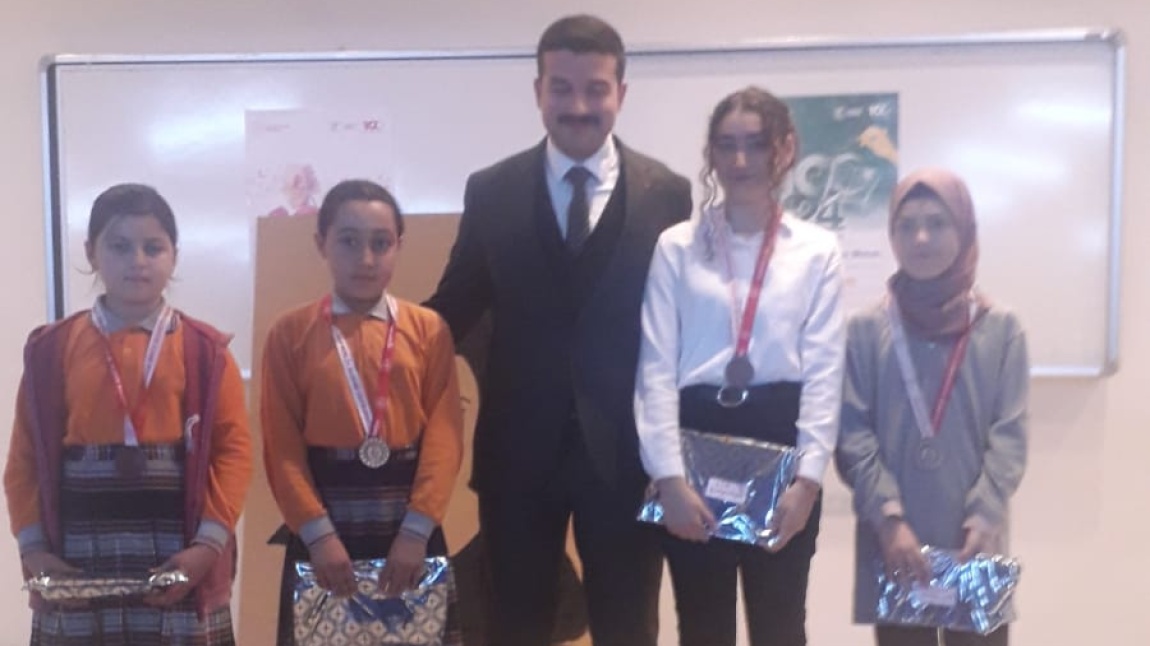 24 Kasım Öğretmenler Günü yarışmalarında öğrencilerimiz ödüllerini aldı.